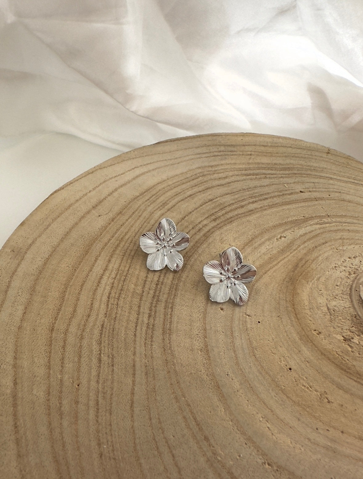 Boucles d’oreilles petites fleurs argent
