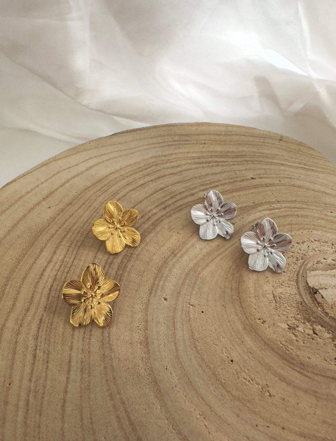 Boucles d’oreilles petites fleurs argent