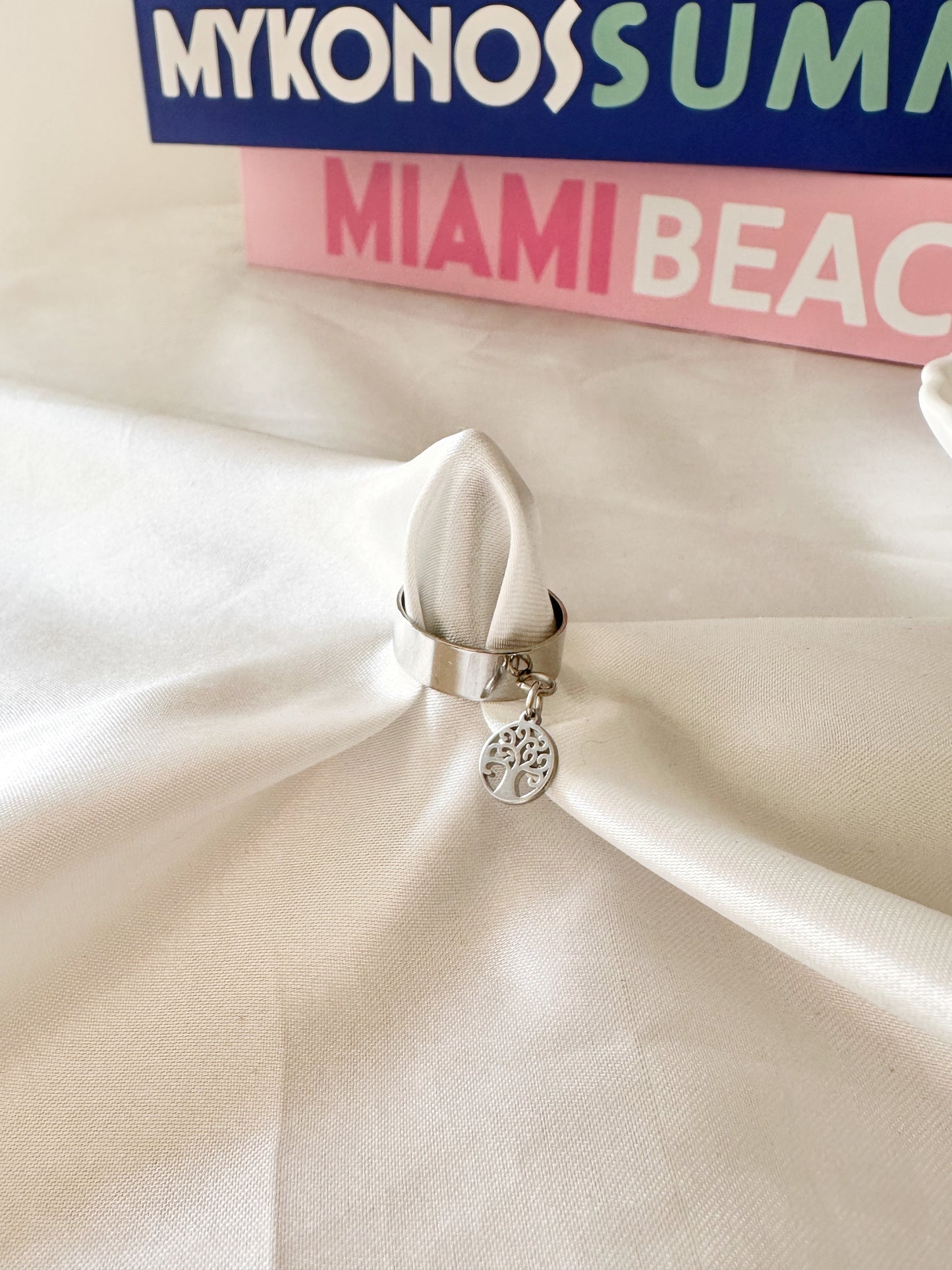 Bague fine pastille arbre de vie en acier inoxydable ajustable