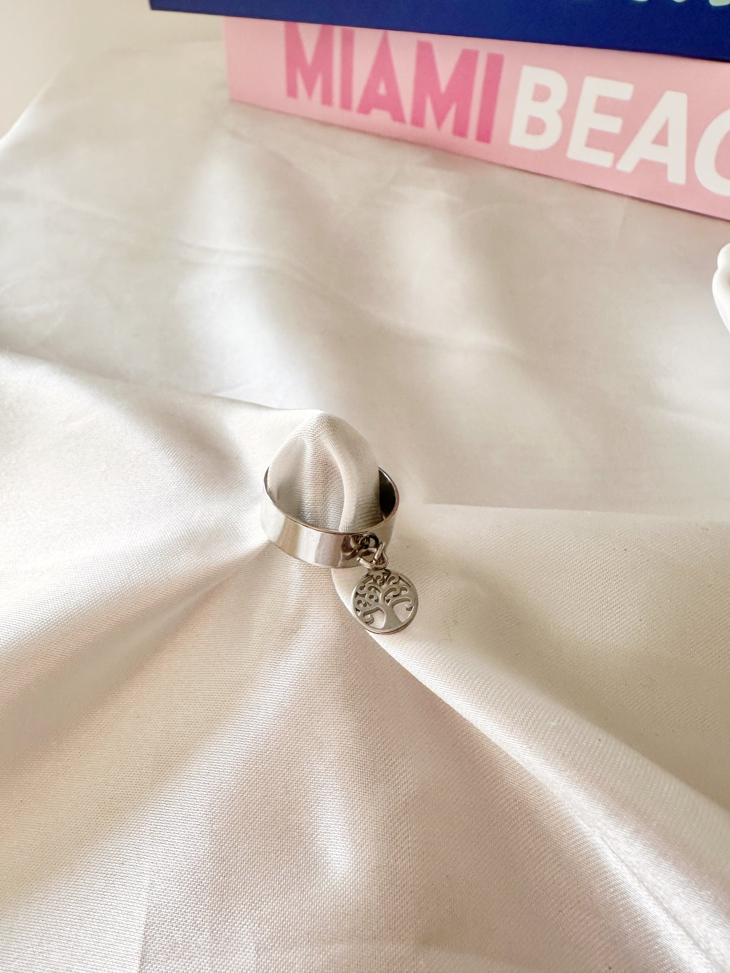 Bague fine pastille arbre de vie en acier inoxydable ajustable