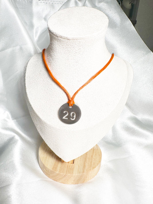 Collier pastille chiffre en acier inoxydable ajustable