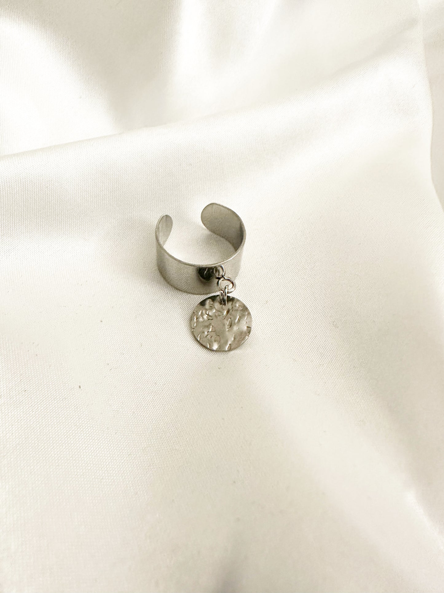 Bague pastille martelée en acier inoxydable ajustable