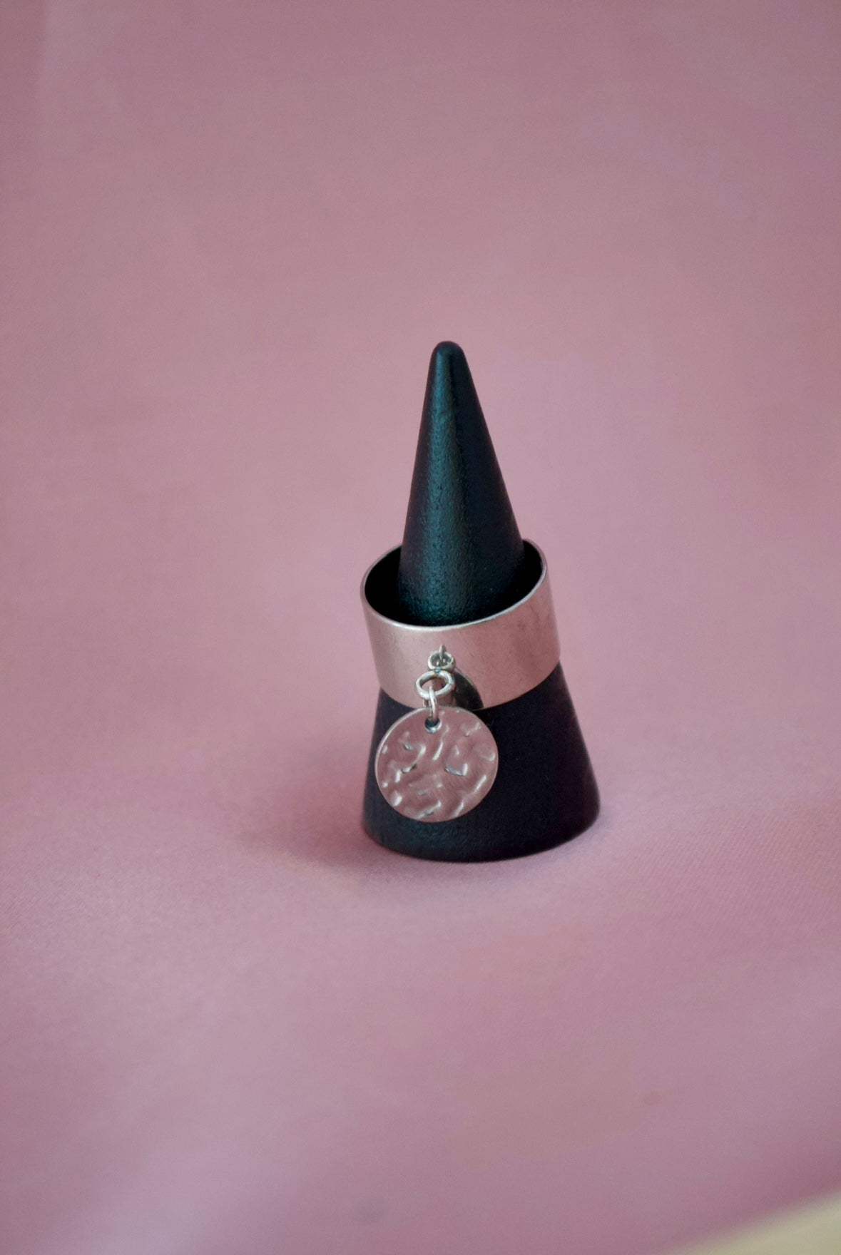 Bague pastille martelée